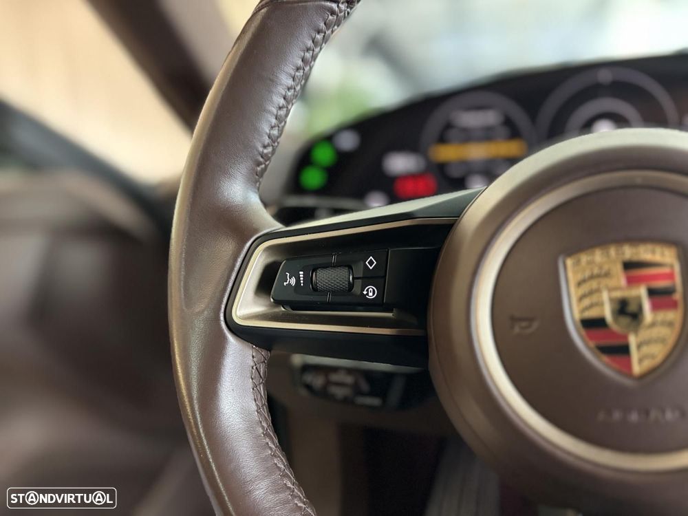 Porsche Taycan Cross Turismo 4 - 15