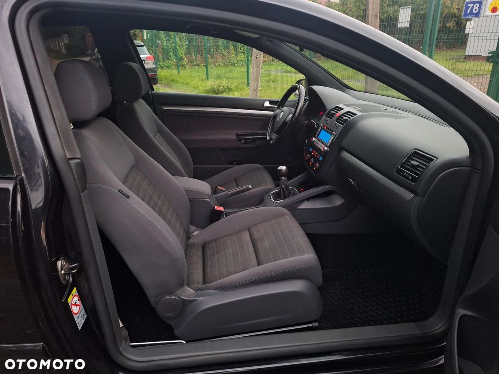 Volkswagen Golf - 8