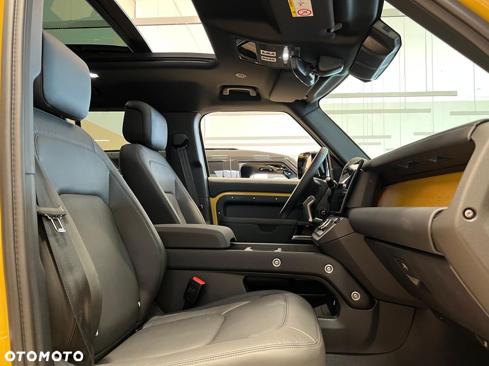 Land Rover Defender - 7