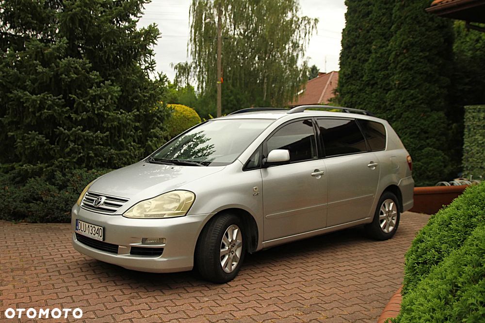 Toyota Avensis Verso D-4D Sol - 12