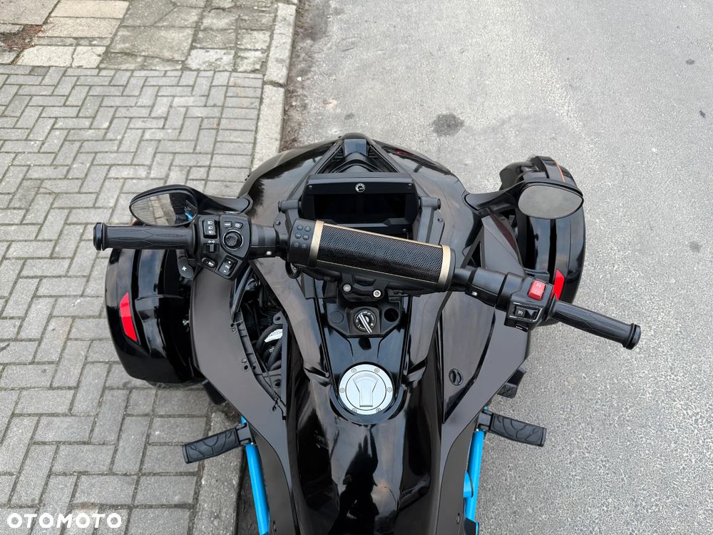 Can-Am Spyder - 12