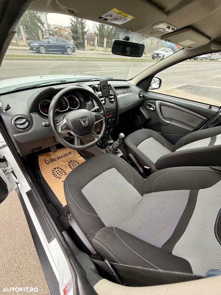 Dacia Duster 1.6 4x4 Laureate - 5