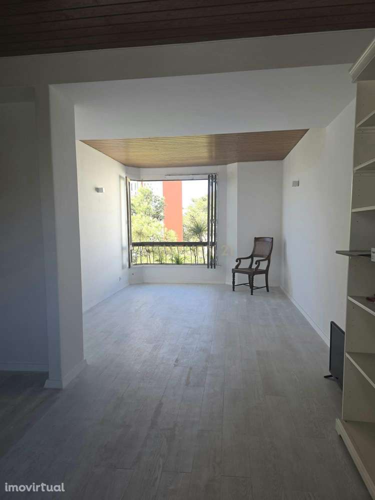 Apartamento T3 com 100 m2 no Monte Estoril para arrendamento - Grande imagem: 2/19