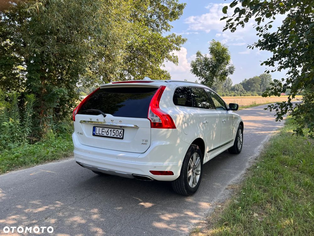 Volvo XC 60 T5 AWD Geartronic Momentum - 4