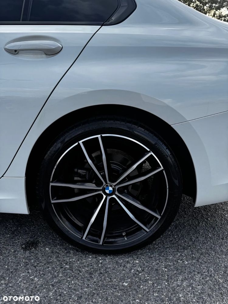BMW Seria 3 320d xDrive M Sport Shadow - 11