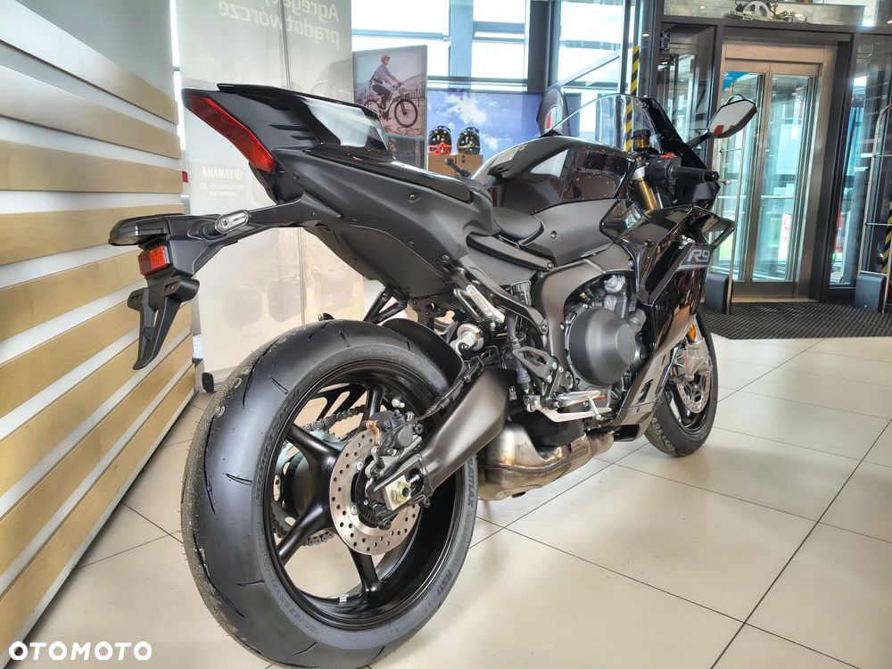 Yamaha R9 - 15