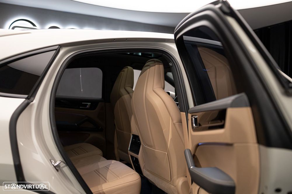 Porsche Cayenne Coupé E-Hybrid - 15