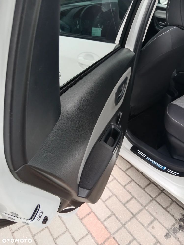 Toyota Yaris Hybrid 100 Premium - 16
