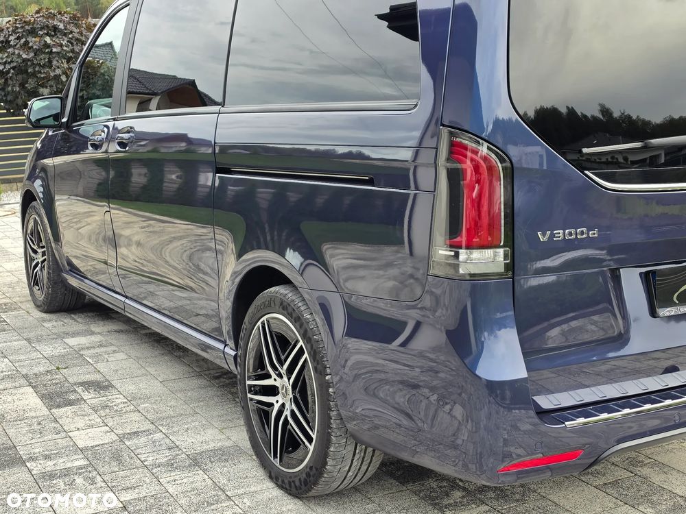 Mercedes-Benz Klasa V - 12