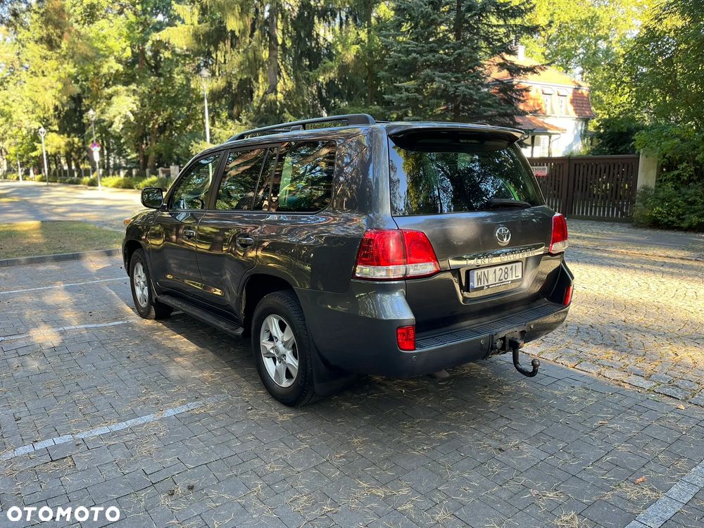 Toyota Land Cruiser - 13