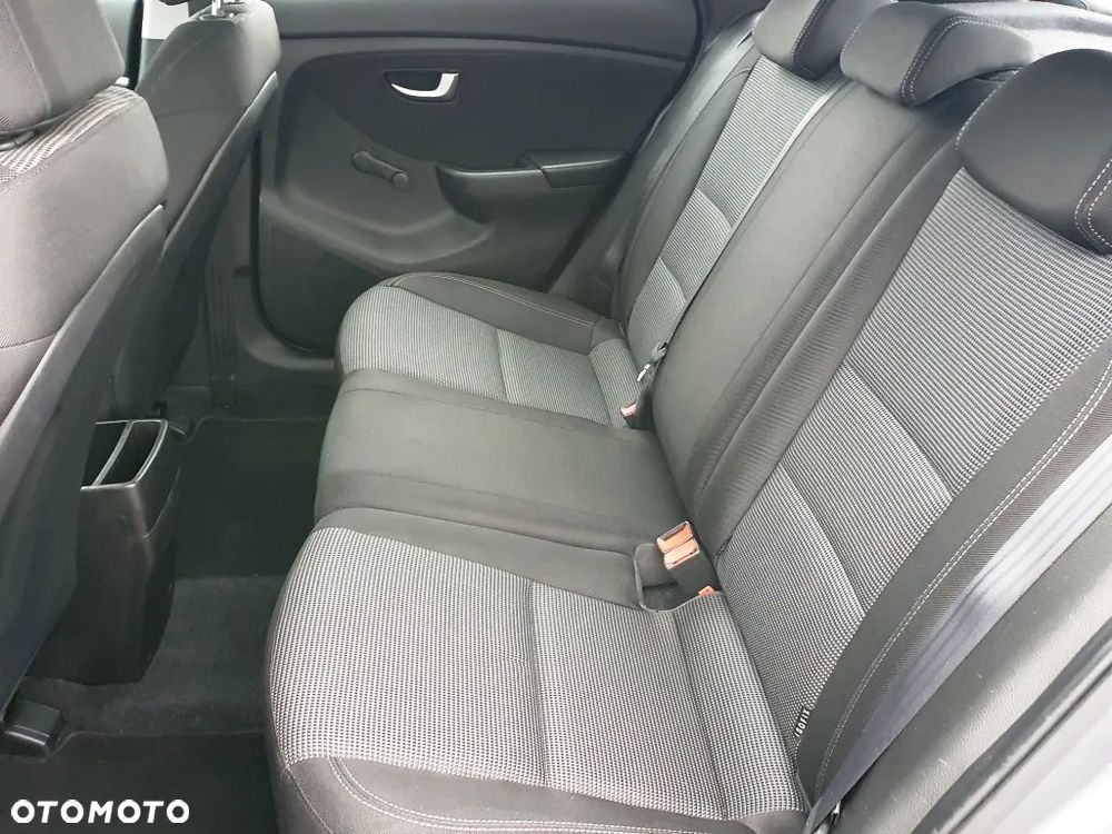 Hyundai i30 1.4 CRDi Classic + - 27