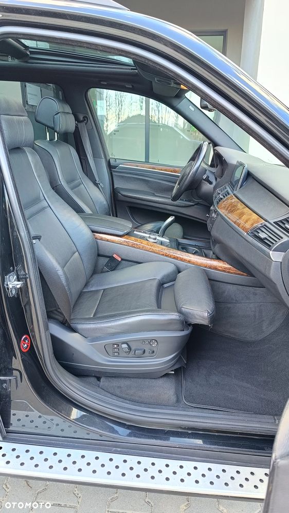 BMW X5 xDrive48i - 14