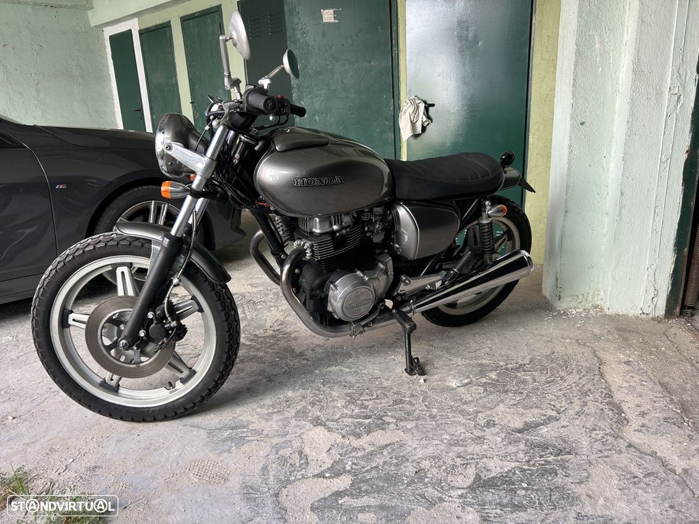 Honda CB 400T Cafe Racer - 13