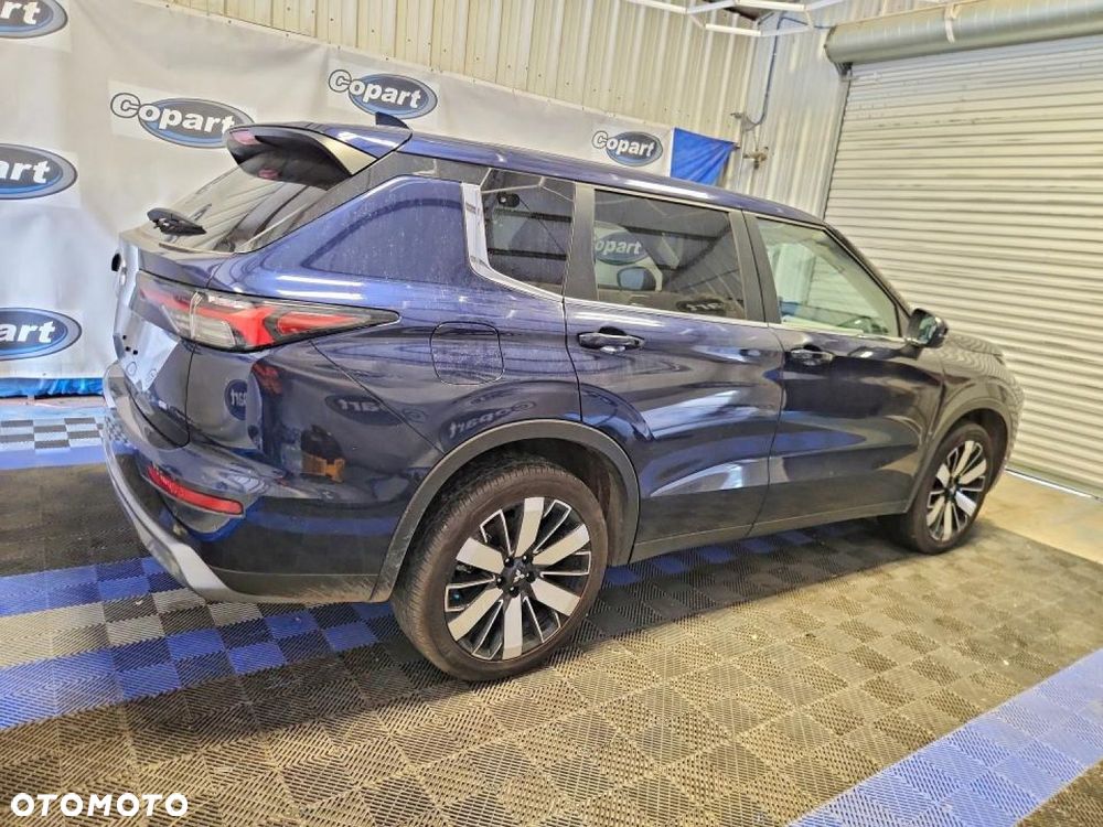 Mitsubishi Outlander - 4