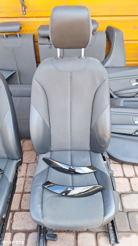 Fotele grzane BMW F30, półskóry wraz z boczkami drzwi, konsola i dekorami - 11