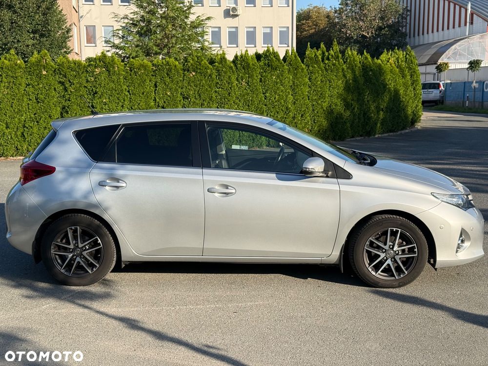 Toyota Auris 1.6 Premium - 5