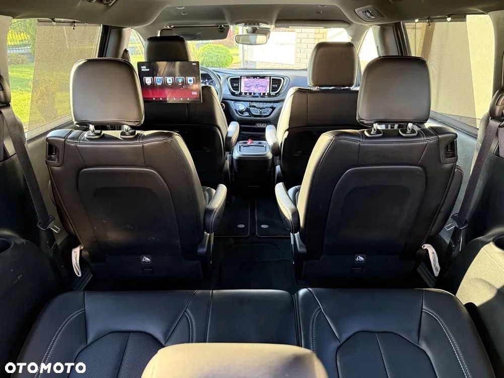 Chrysler Pacifica - 31