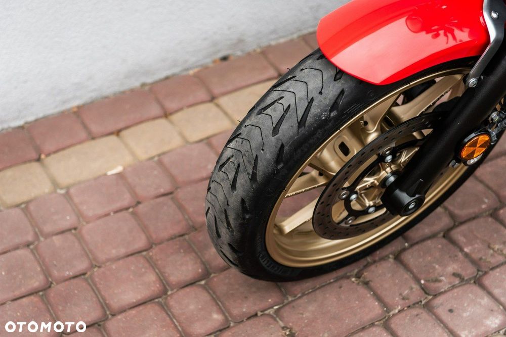 Yamaha XSR - 9