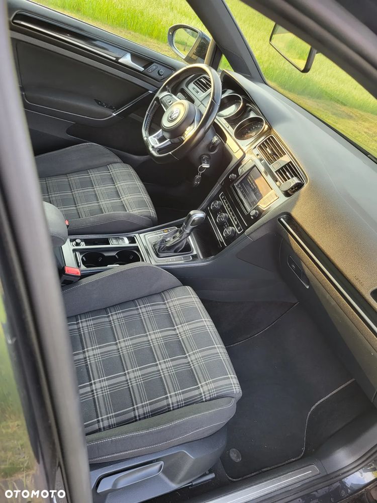 Volkswagen Golf - 14