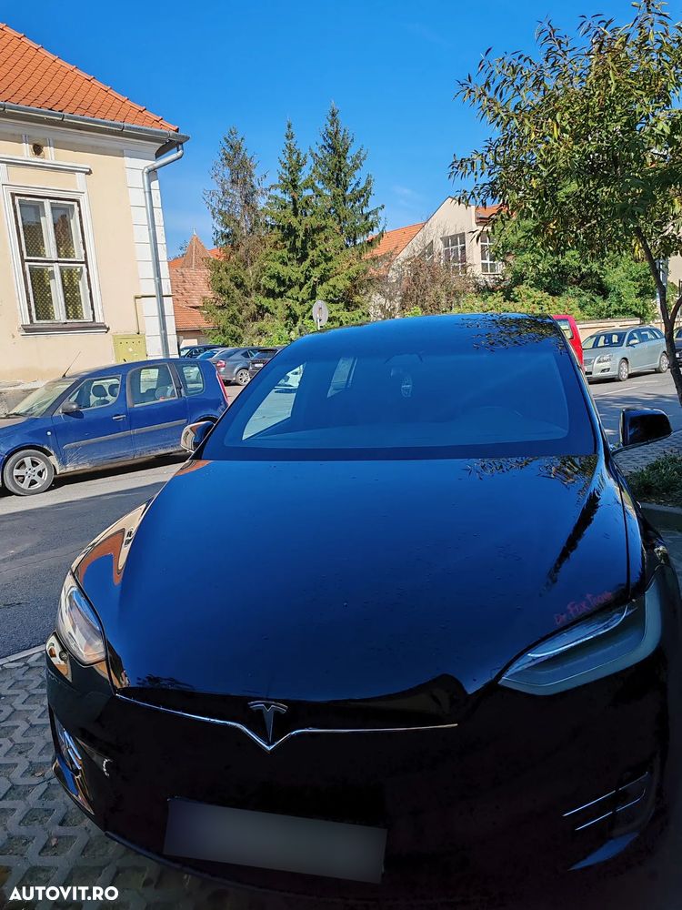 Tesla Model X - 4
