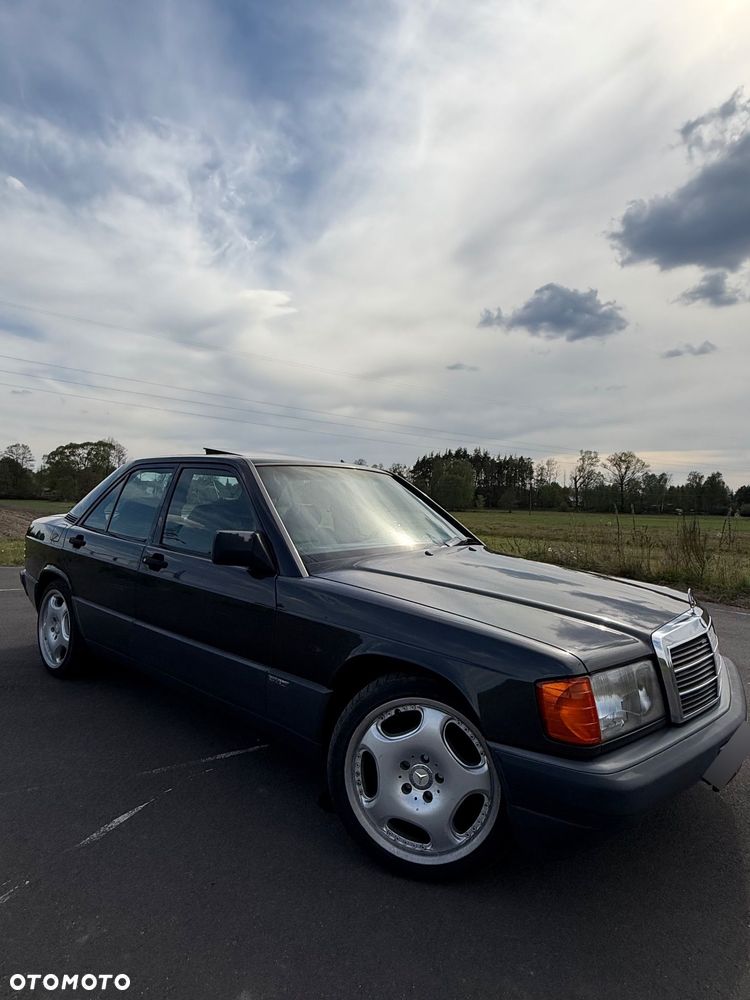 Mercedes-Benz W201 (190) - 1