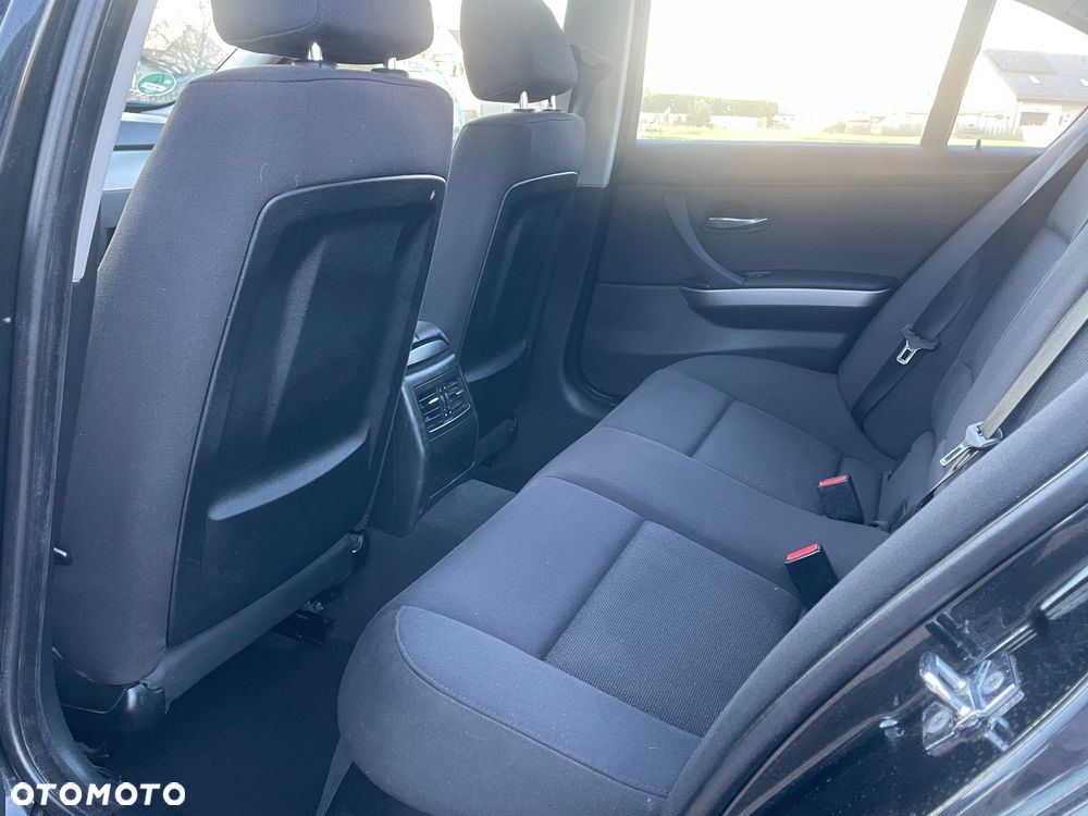 BMW Seria 3 318i Edition Exclusive - 18