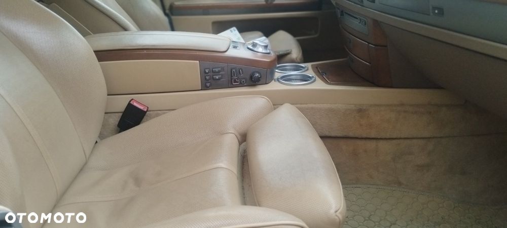 BMW Seria 7 745i - 3