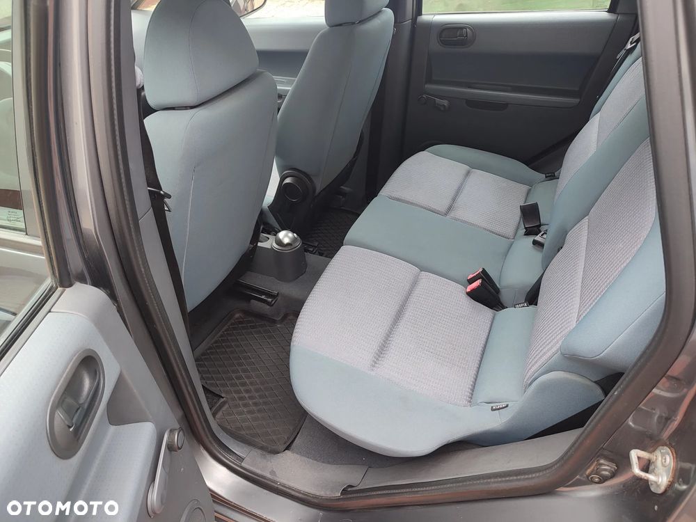Mitsubishi Colt 1.1 Invite - 12