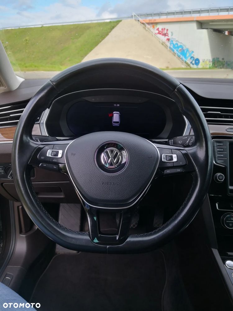 Volkswagen Passat - 35