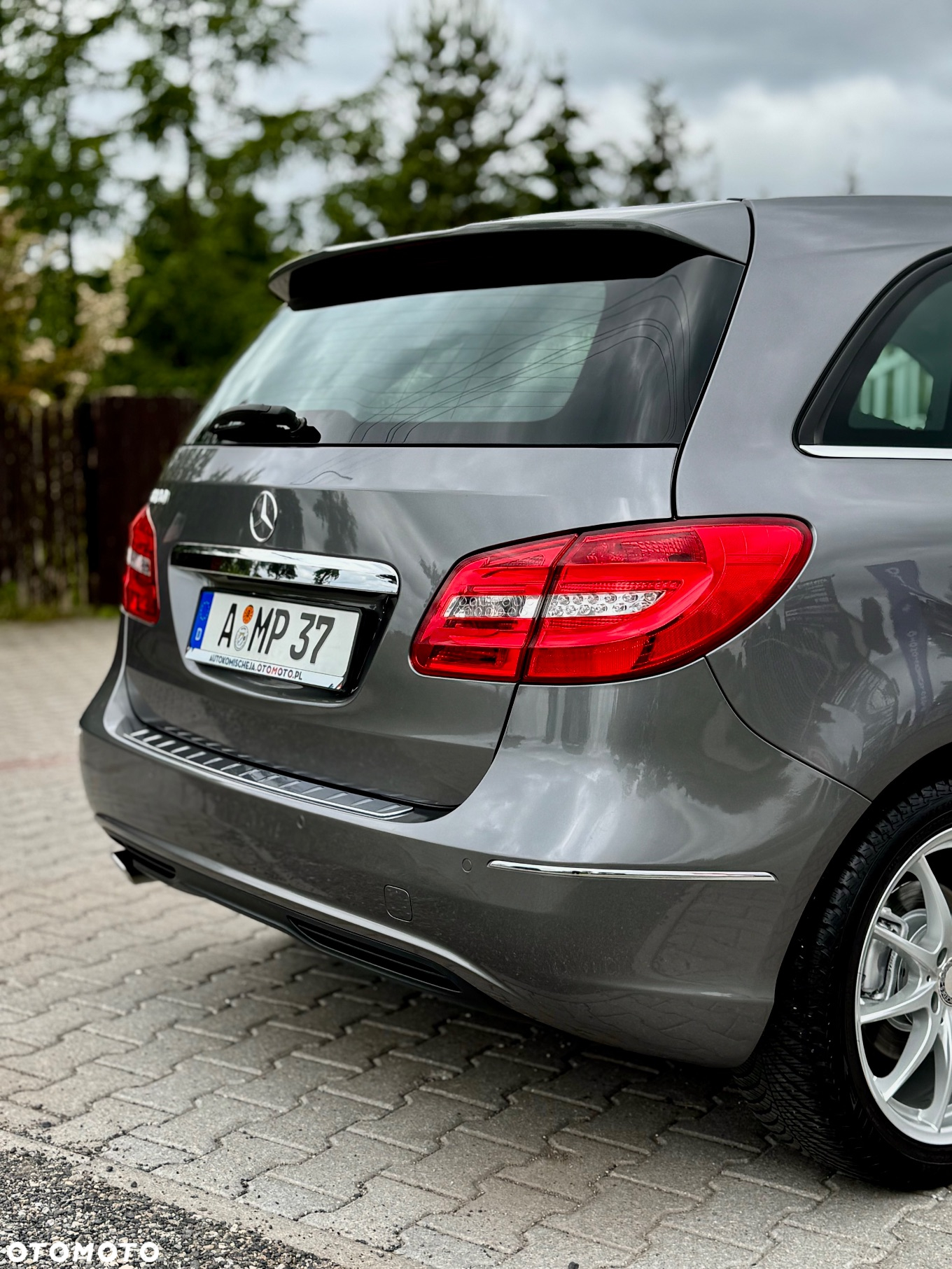 Mercedes-Benz Klasa B 180 BlueEFFICIENCY Edition - 39