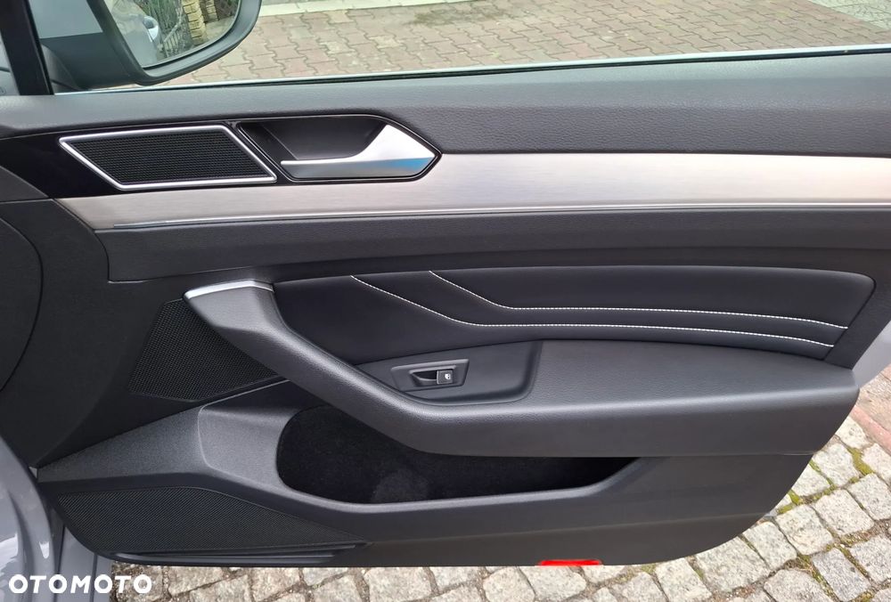 Volkswagen Passat Variant 1.5 TSI EVO Elegance DSG - 32
