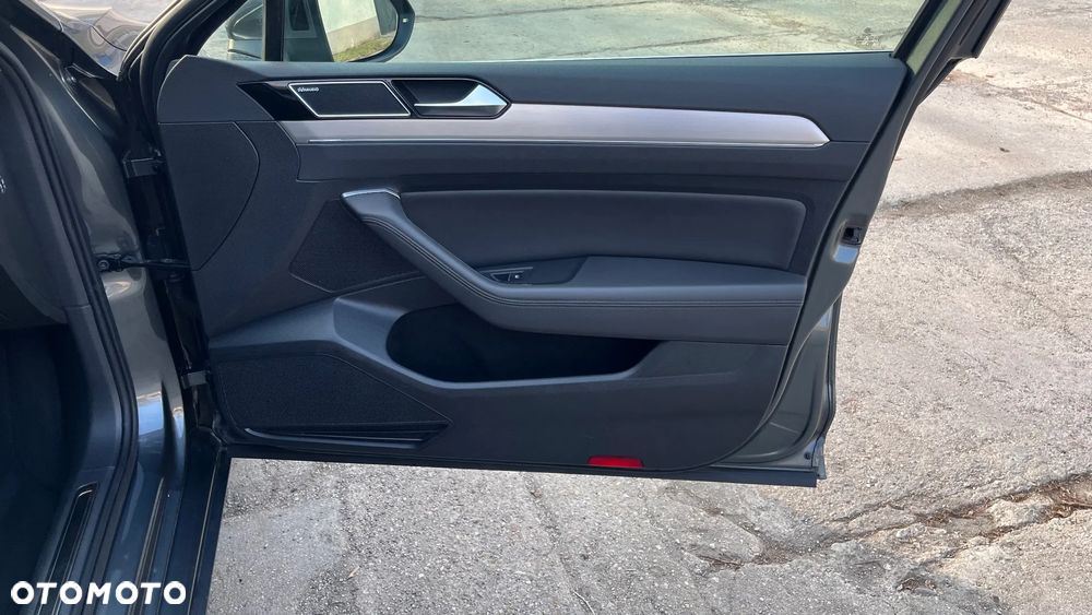 Volkswagen Passat 2.0 TDI SCR 4Motion DDG Highline - 20