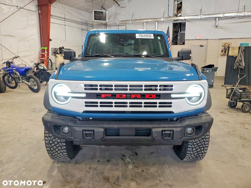 Ford Bronco - 6
