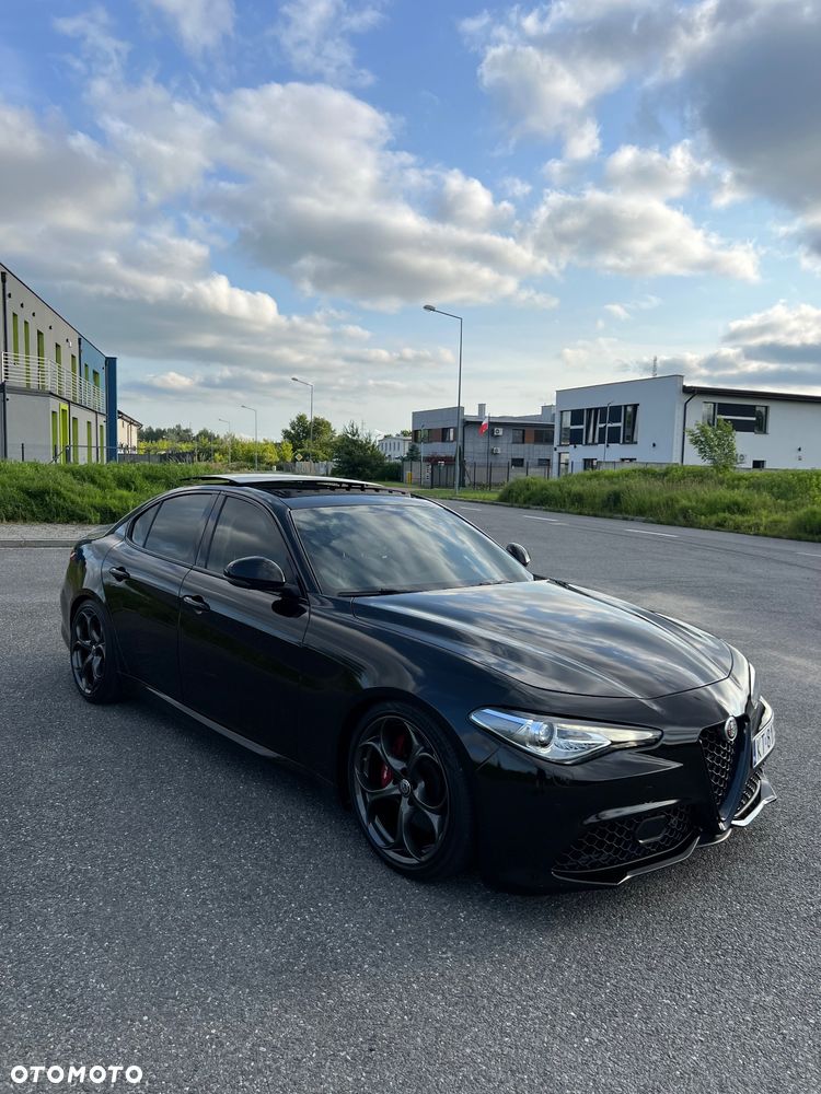 Alfa Romeo Giulia 2.0 Turbo 16V AT8-Q4 Veloce Ti - 2