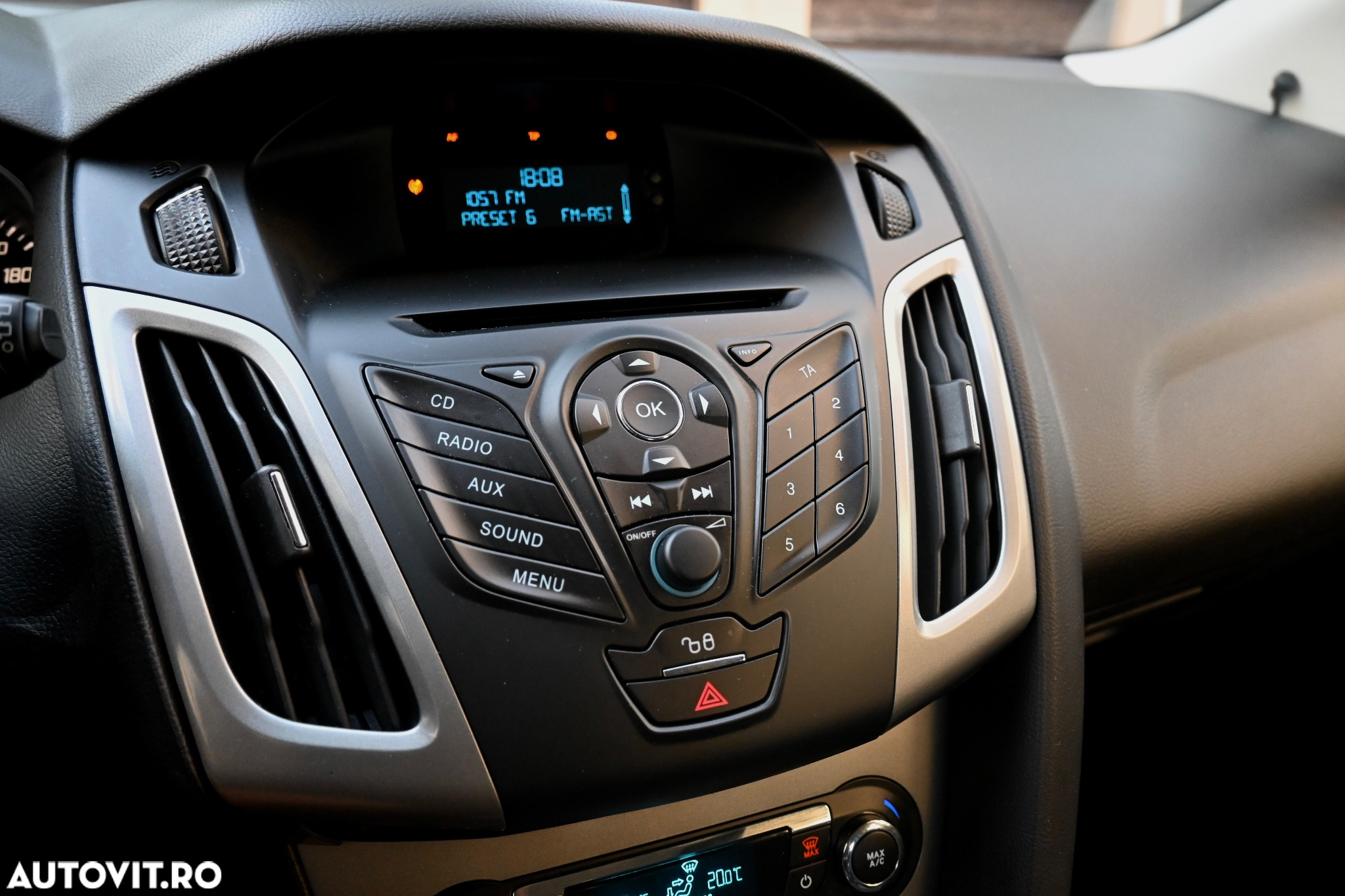 Ford Focus - 34