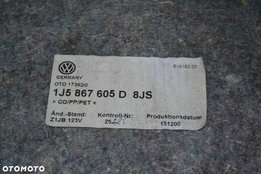 VW BORA SEDAN TAPICERKA KLAPY BAGAZNIKA CZARNA 1J5867605D - 2
