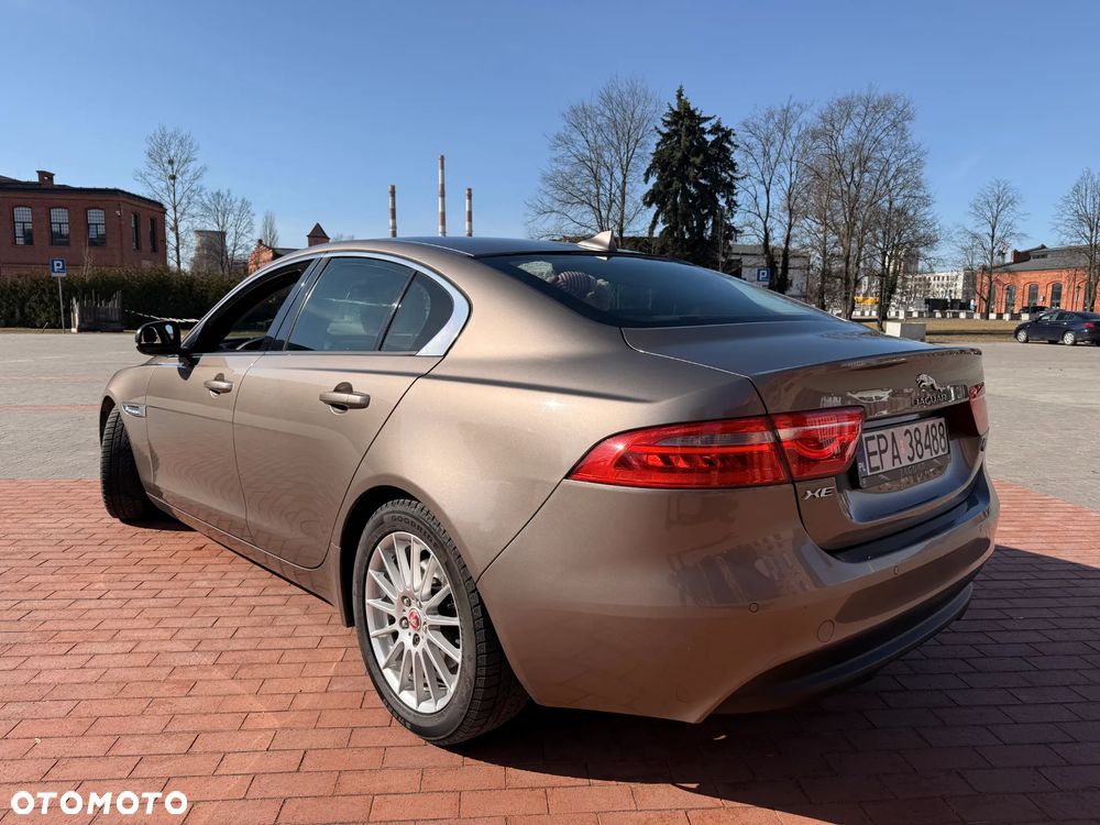 Jaguar XE 2.0 D Pure - 8