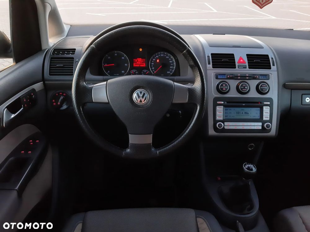 Volkswagen Touran 2.0 TDI DPF Highline - 19