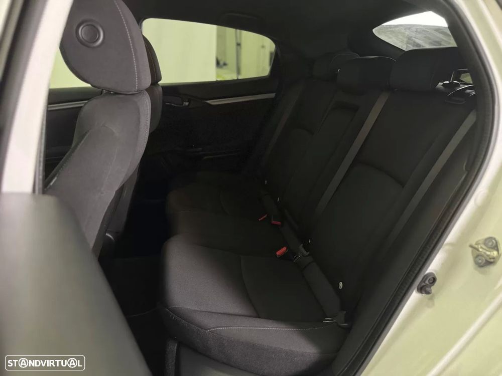 Honda Civic 1.0 i-VTEC Executive Premium - 26