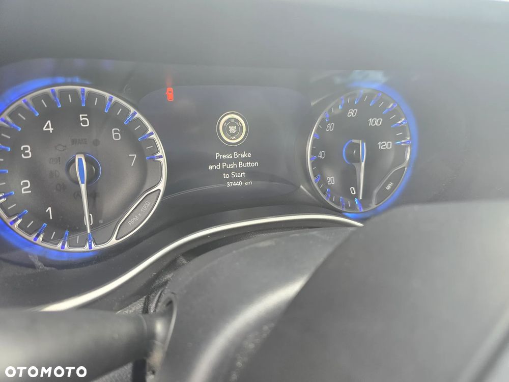 Chrysler Pacifica - 36