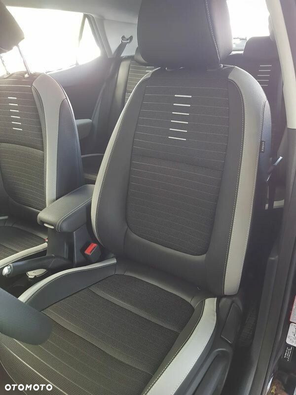 Kia Stonic 1.2 L - 11