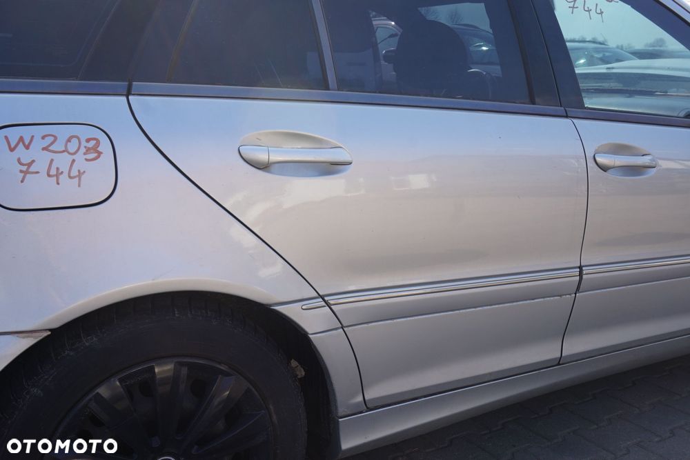 DRZWI TYLNE PRAWE C-KLASA W203 KOMBI 744  SREBRNY MERCEDES 2000-2007 - 2