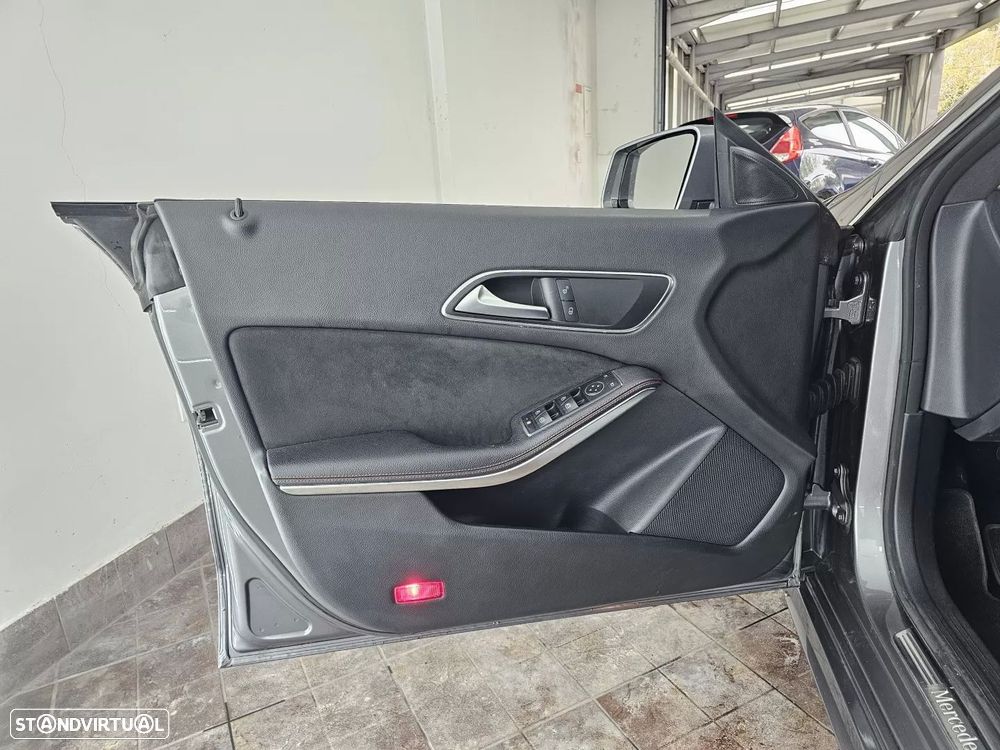 Mercedes-Benz CLA 180 d AMG Line - 25