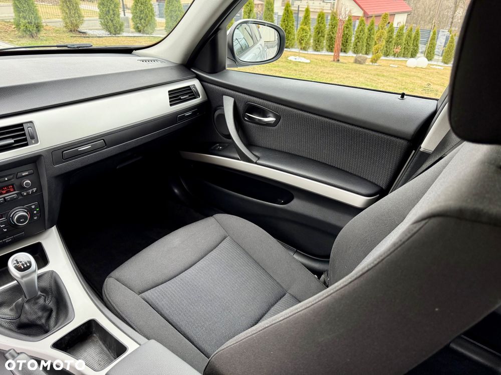 BMW Seria 3 318i Edition Exclusive - 12