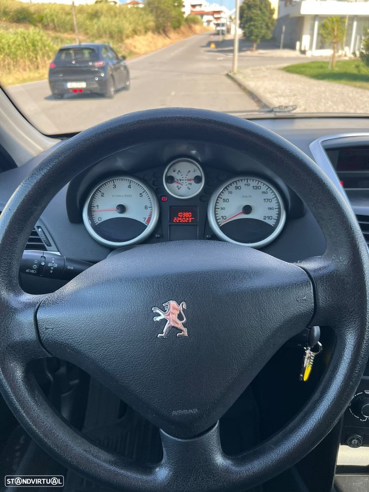 Peugeot 207 1.4 16V Active - 16