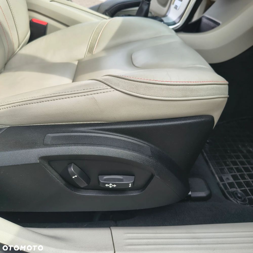 Volvo V40 D2 Drive-E Ocean Race - 14