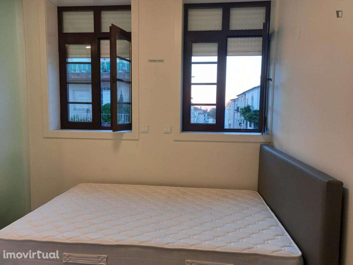 Quarto - localizado em Paranhos Porto - Grande imagem: 2/14