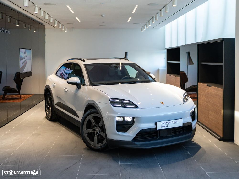 Porsche Macan Electric 4 - 5
