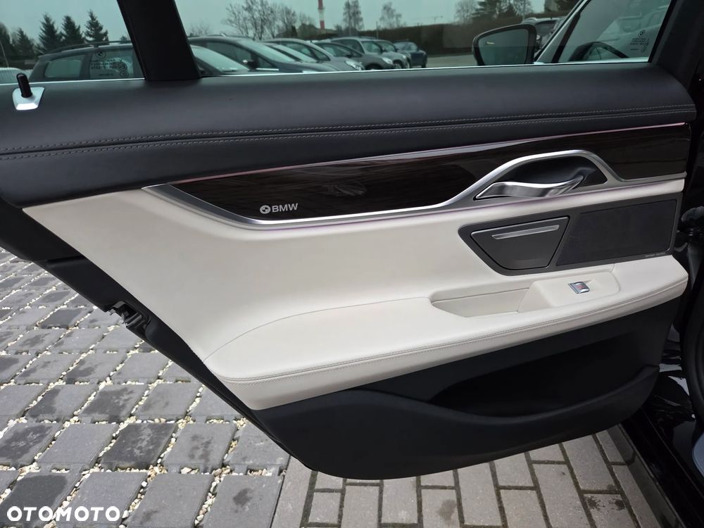 BMW Seria 7 740d xDrive - 25