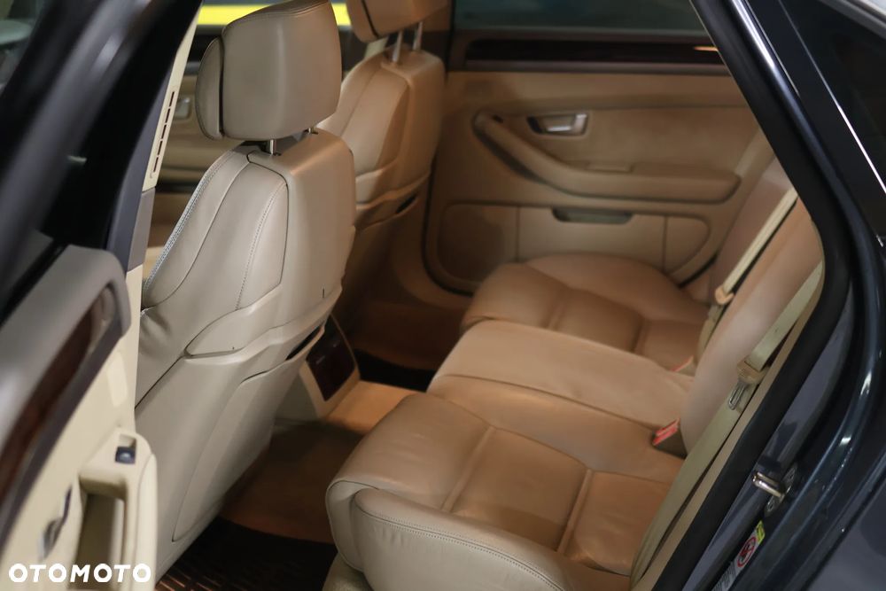 Audi A8 - 8